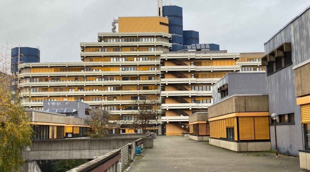 Ein Bild, das draußen, Himmel, Wolke, Architektur enthält. KI-generierte Inhalte können fehlerhaft sein.