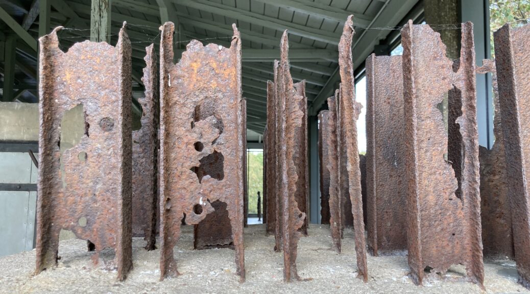 Kunstwerk in der Gedenkstätte Buchenwald